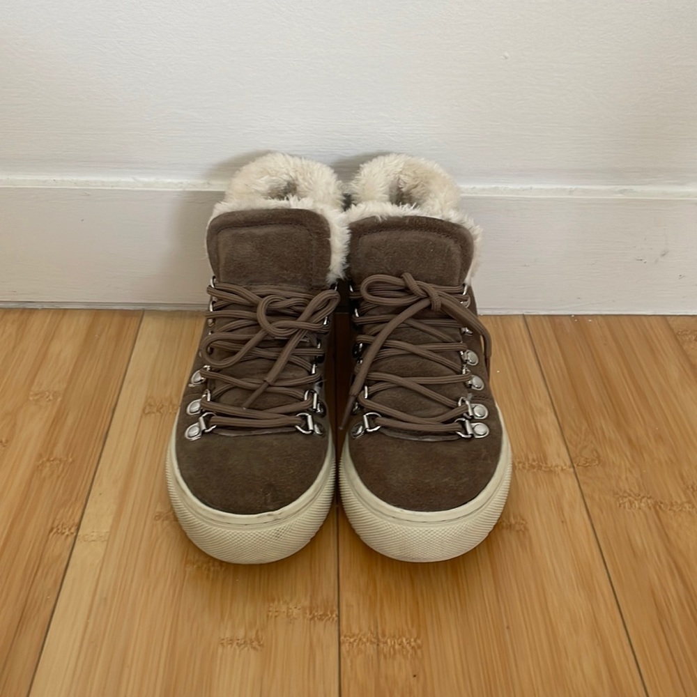 Brown suede Marc Fisher sneakers with fur lining size 5 hardly worn!